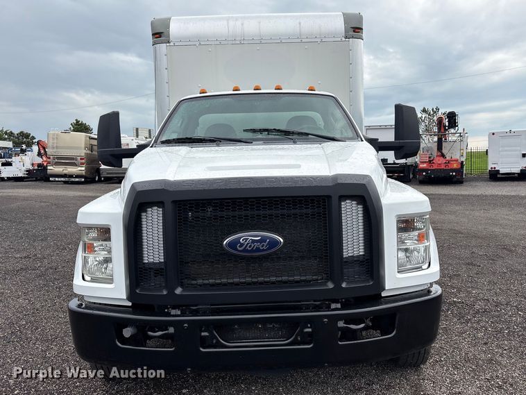 image for item EG9153 2016 Ford F650 Super Duty box truck