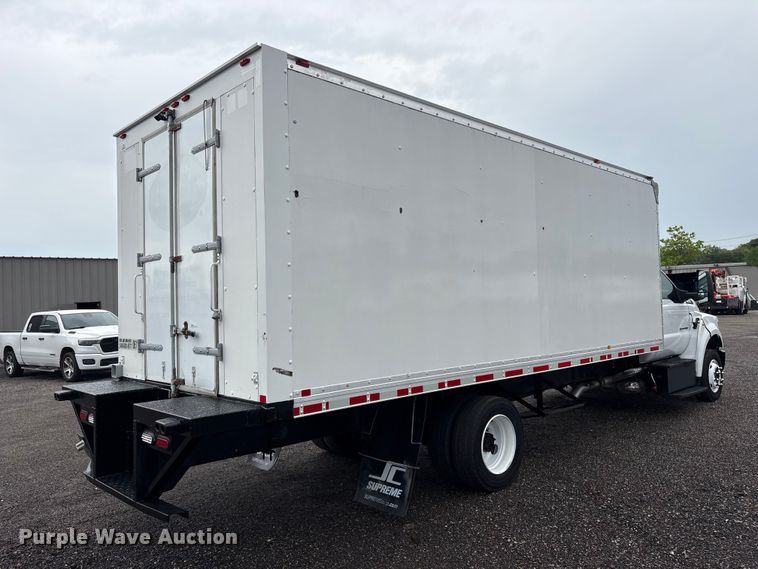 image for item EG9153 2016 Ford F650 Super Duty box truck