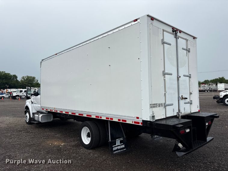 image for item EG9153 2016 Ford F650 Super Duty box truck