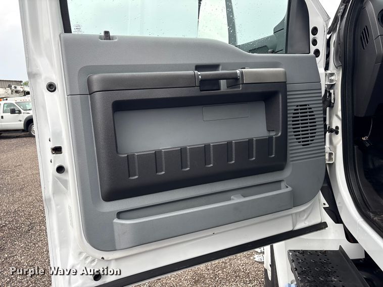 image for item EG9153 2016 Ford F650 Super Duty box truck