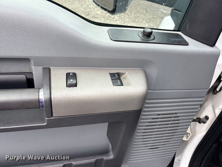 image for item EG9153 2016 Ford F650 Super Duty box truck