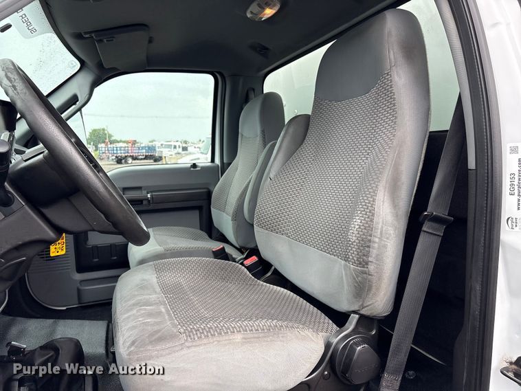 image for item EG9153 2016 Ford F650 Super Duty box truck