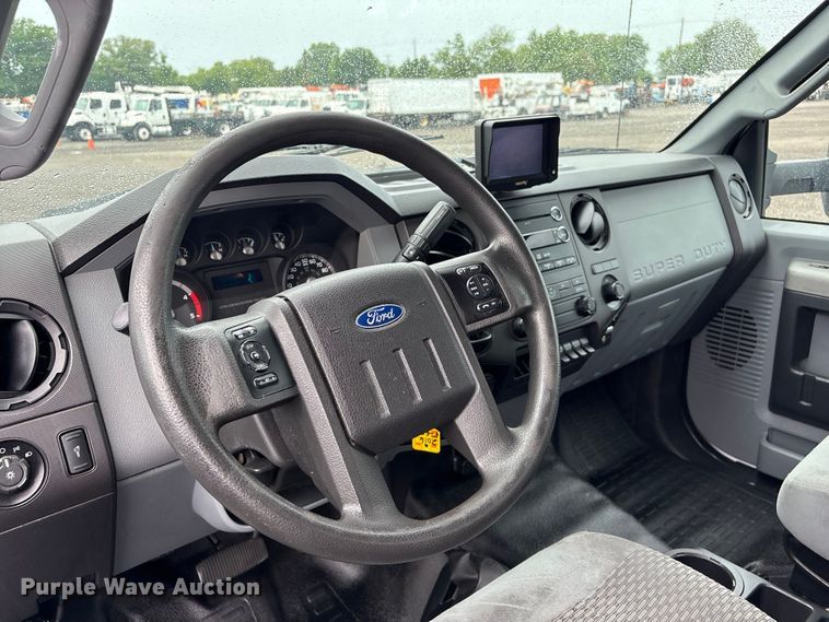image for item EG9153 2016 Ford F650 Super Duty box truck