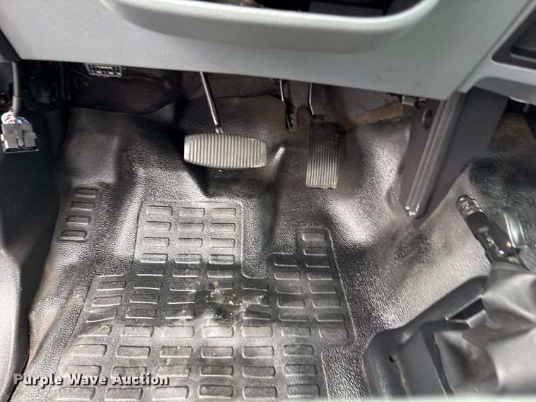 image for item EG9153 2016 Ford F650 Super Duty box truck