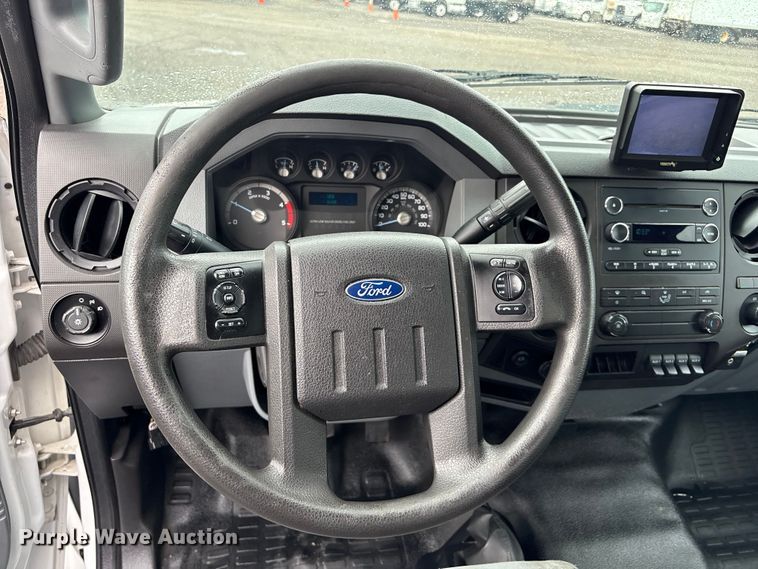 image for item EG9153 2016 Ford F650 Super Duty box truck