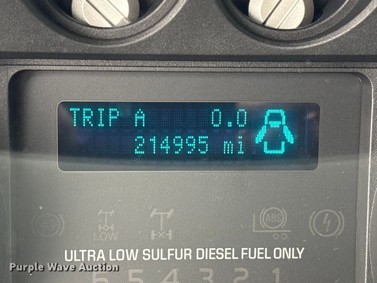 image for item EG9153 2016 Ford F650 Super Duty box truck