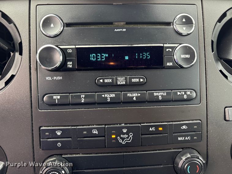 image for item EG9153 2016 Ford F650 Super Duty box truck