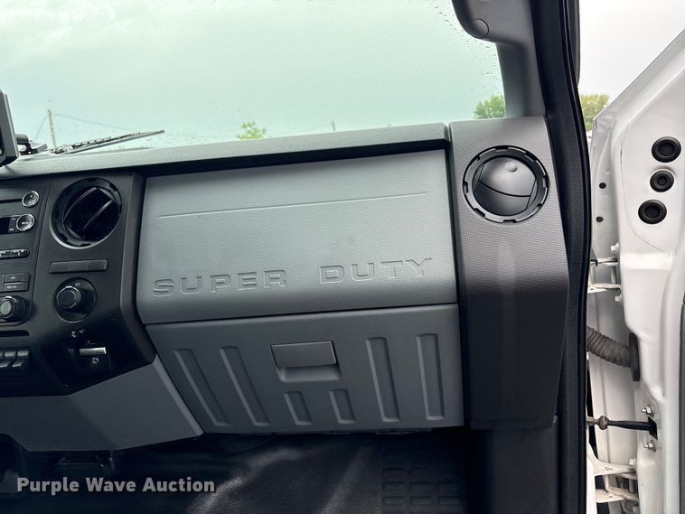 image for item EG9153 2016 Ford F650 Super Duty box truck