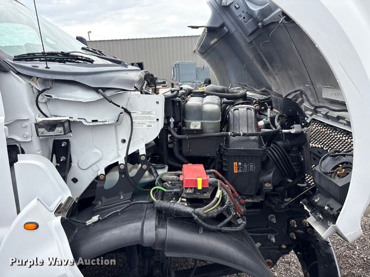 image for item EG9153 2016 Ford F650 Super Duty box truck