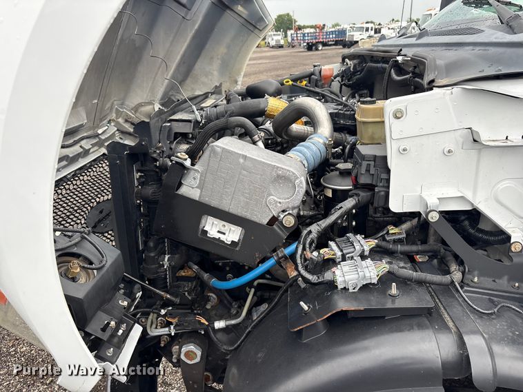 image for item EG9153 2016 Ford F650 Super Duty box truck