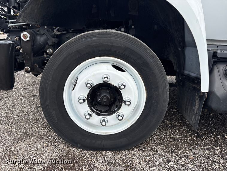 image for item EG9153 2016 Ford F650 Super Duty box truck