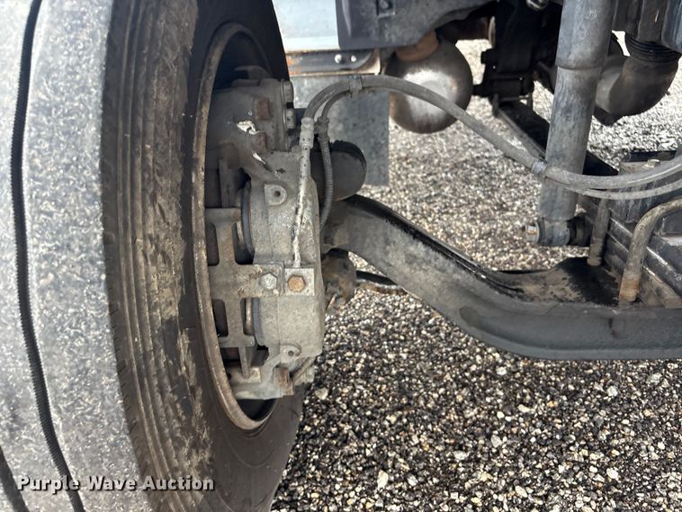 image for item EG9153 2016 Ford F650 Super Duty box truck