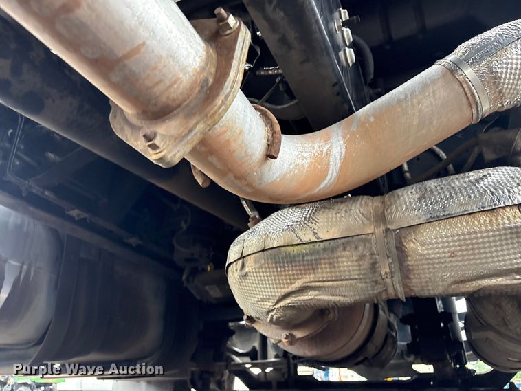 image for item EG9153 2016 Ford F650 Super Duty box truck