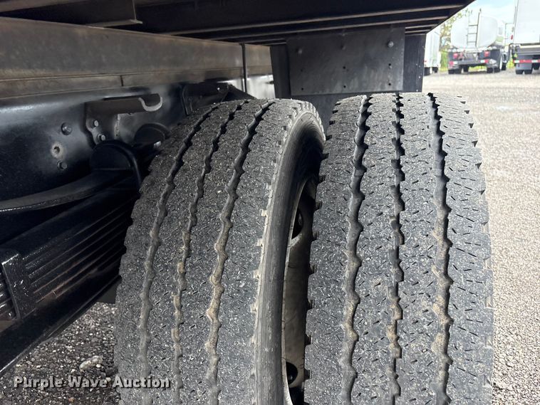 image for item EG9153 2016 Ford F650 Super Duty box truck