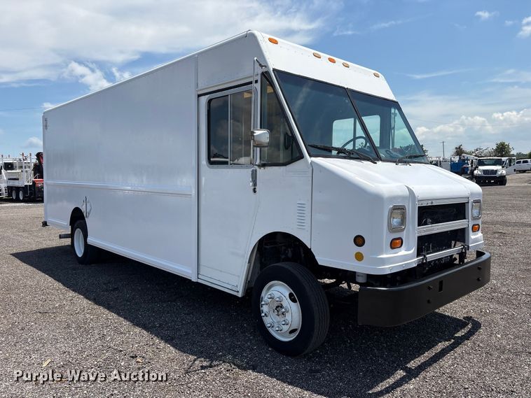 image for item EG9161 2000 Freightliner MT55 delivery van