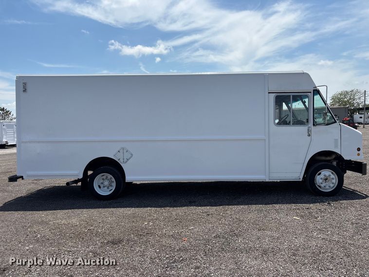 image for item EG9161 2000 Freightliner MT55 delivery van