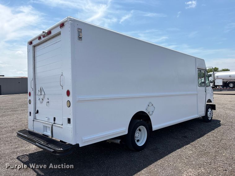 image for item EG9161 2000 Freightliner MT55 delivery van
