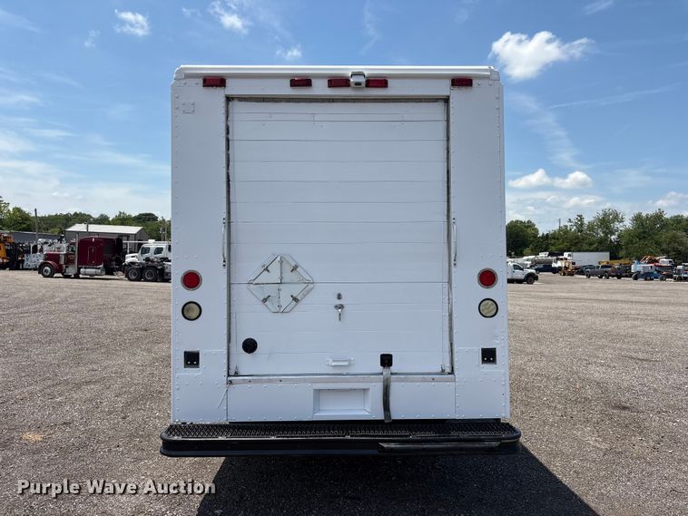 image for item EG9161 2000 Freightliner MT55 delivery van