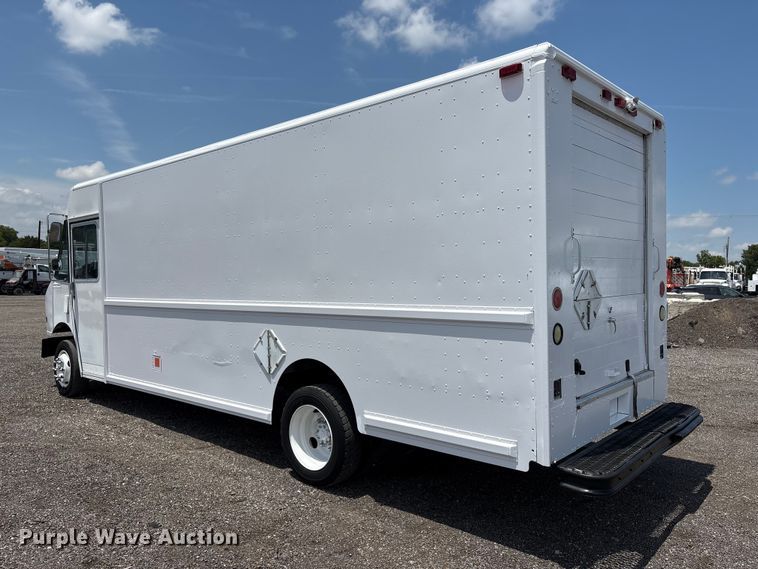image for item EG9161 2000 Freightliner MT55 delivery van