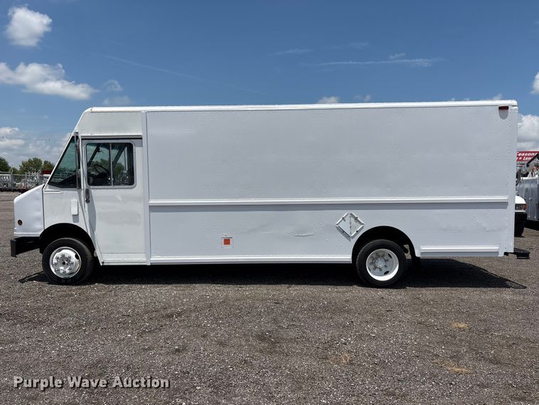 image for item EG9161 2000 Freightliner MT55 delivery van