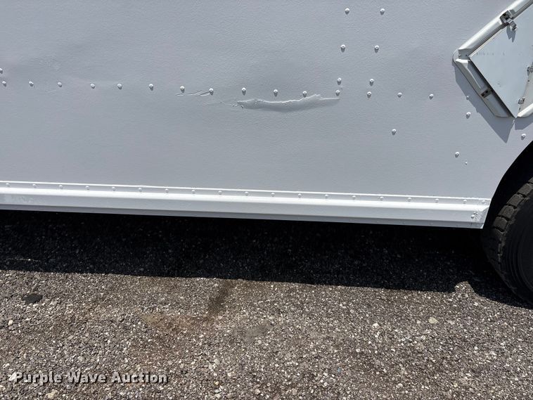 image for item EG9161 2000 Freightliner MT55 delivery van