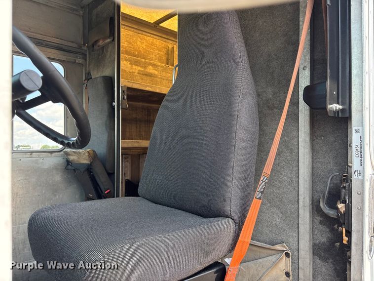 image for item EG9161 2000 Freightliner MT55 delivery van