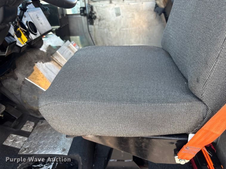 image for item EG9161 2000 Freightliner MT55 delivery van