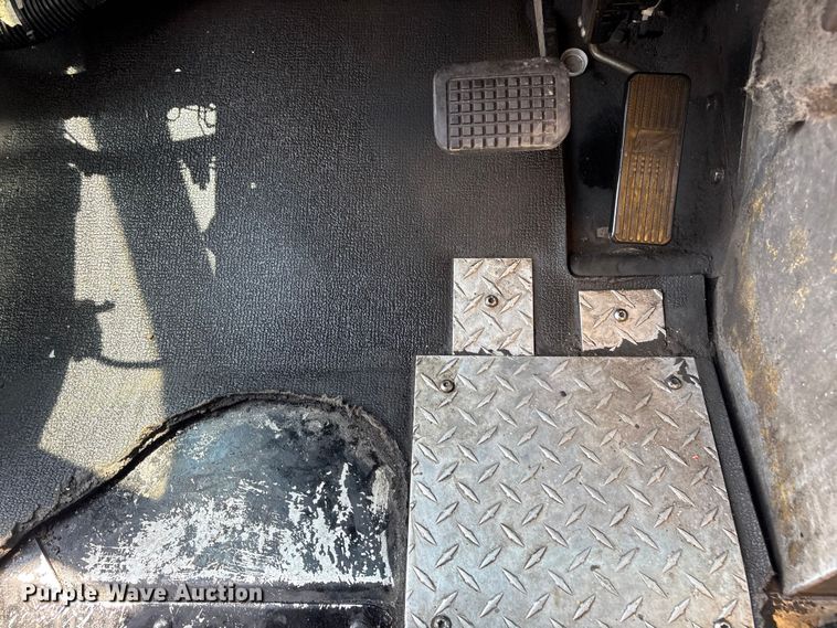 image for item EG9161 2000 Freightliner MT55 delivery van