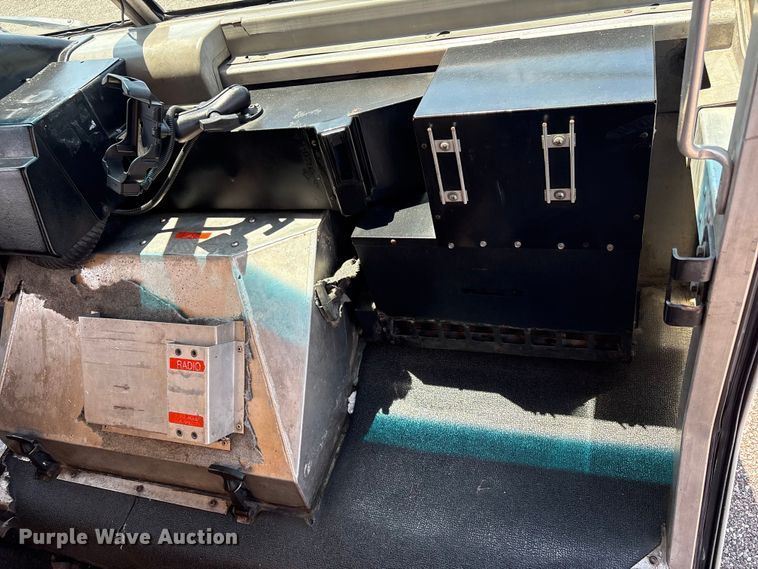 image for item EG9161 2000 Freightliner MT55 delivery van