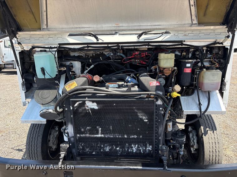 image for item EG9161 2000 Freightliner MT55 delivery van