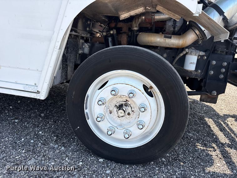 image for item EG9161 2000 Freightliner MT55 delivery van