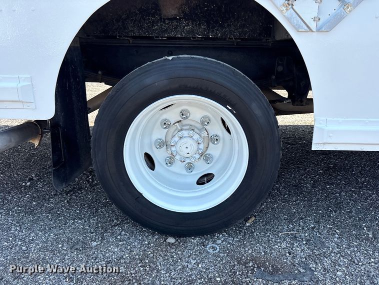 image for item EG9161 2000 Freightliner MT55 delivery van