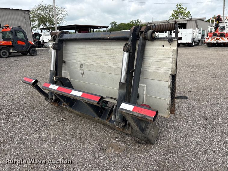 image for item EG9169 2013 Palfinger ILT40 end gate lift