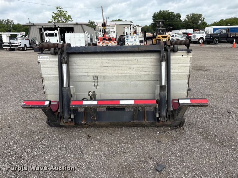 image for item EG9169 2013 Palfinger ILT40 end gate lift
