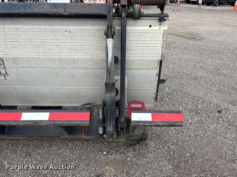 image for item EG9169 2013 Palfinger ILT40 end gate lift