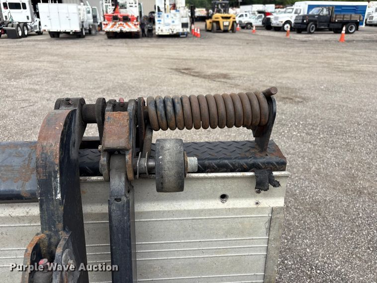 image for item EG9169 2013 Palfinger ILT40 end gate lift