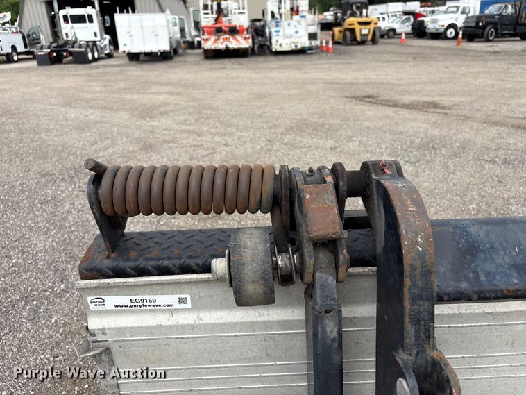 image for item EG9169 2013 Palfinger ILT40 end gate lift