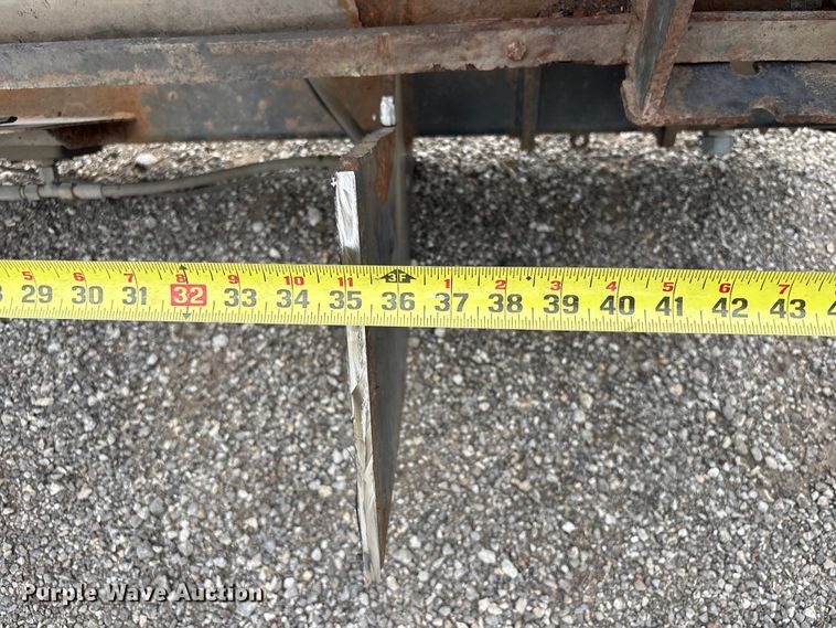 image for item EG9169 2013 Palfinger ILT40 end gate lift