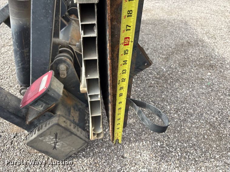 image for item EG9169 2013 Palfinger ILT40 end gate lift