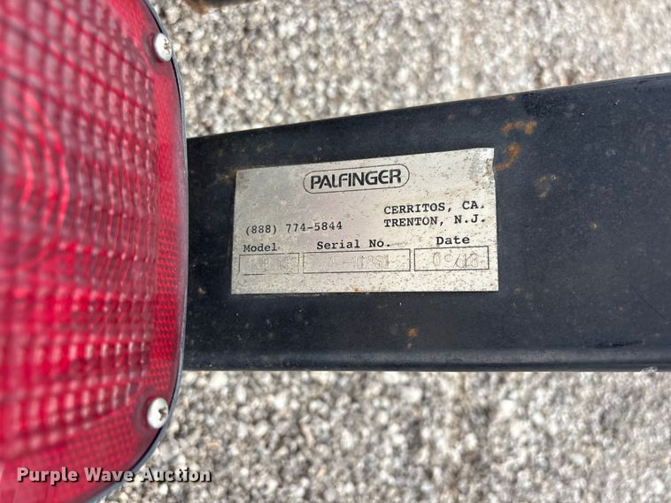 image for item EG9169 2013 Palfinger ILT40 end gate lift