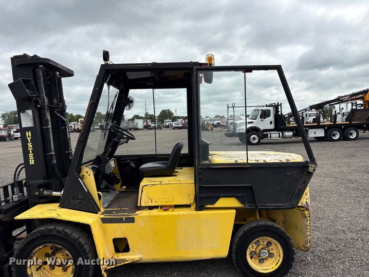 image for item EG9170 2010 Hyster H110XL2 forklift