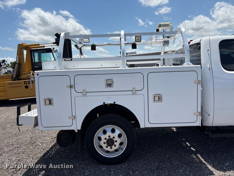 image for item EG9178 2013 Chevrolet Silverado 3500HD Ext. Cab utility bed pickup truck