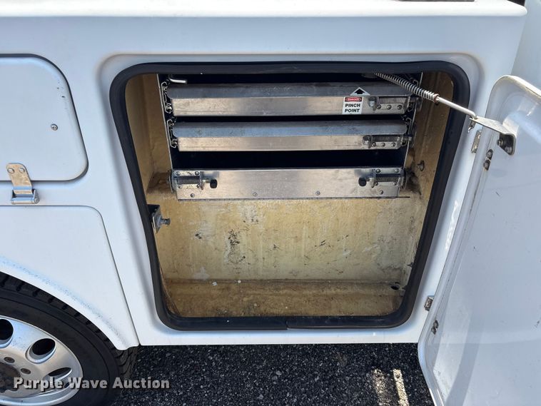 image for item EG9178 2013 Chevrolet Silverado 3500HD Ext. Cab utility bed pickup truck
