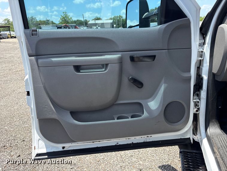 image for item EG9178 2013 Chevrolet Silverado 3500HD Ext. Cab utility bed pickup truck