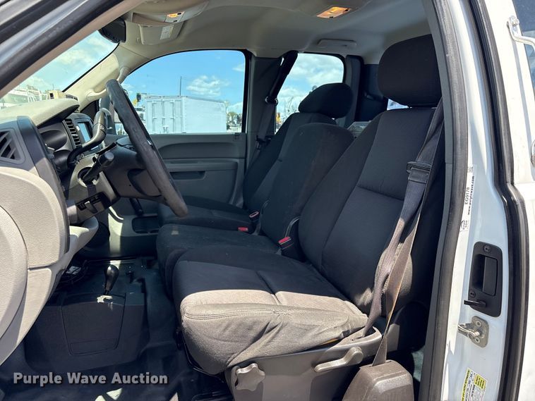 image for item EG9178 2013 Chevrolet Silverado 3500HD Ext. Cab utility bed pickup truck