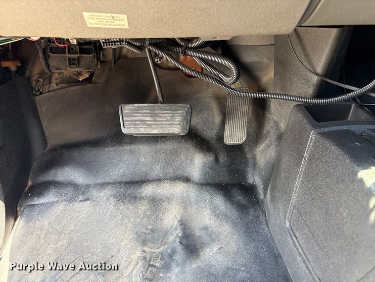 image for item EG9178 2013 Chevrolet Silverado 3500HD Ext. Cab utility bed pickup truck