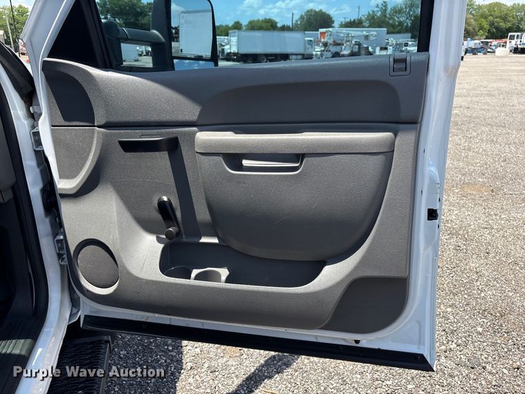 image for item EG9178 2013 Chevrolet Silverado 3500HD Ext. Cab utility bed pickup truck