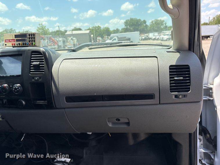 image for item EG9178 2013 Chevrolet Silverado 3500HD Ext. Cab utility bed pickup truck