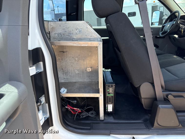 image for item EG9178 2013 Chevrolet Silverado 3500HD Ext. Cab utility bed pickup truck