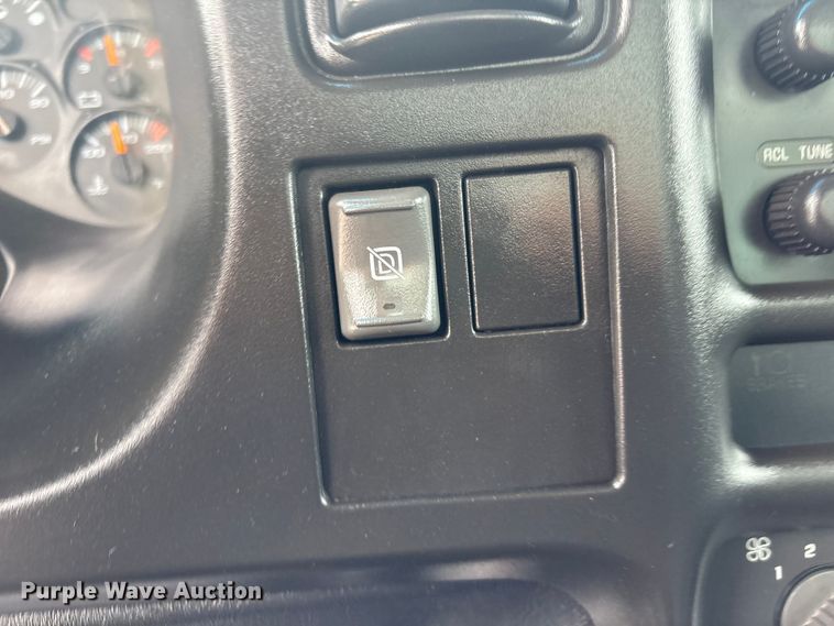 image for item EG9191 2006 Chevrolet C5500 box truck